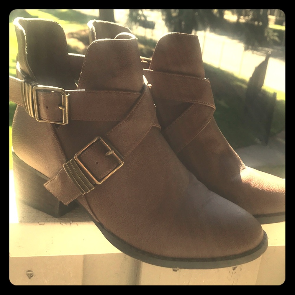 Cute short booties!!
